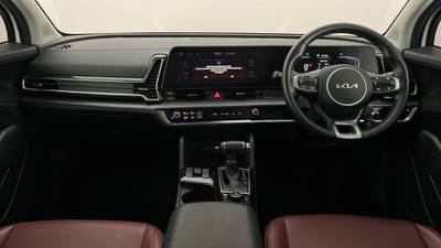 2022 KIA SPORTAGE interior