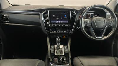 2022 ISUZU MU-X interior