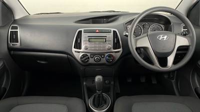 2015 HYUNDAI I20 interior