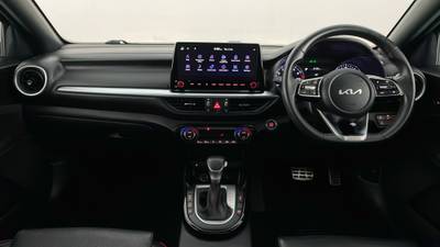 2022 KIA CERATO interior