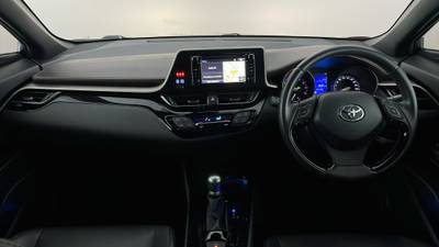 2018 TOYOTA C-HR interior
