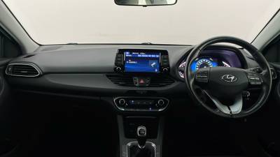 2022 HYUNDAI I30 interior