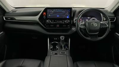 2022 TOYOTA KLUGER interior