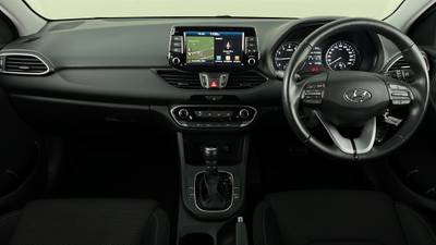 2018 HYUNDAI I30 interior