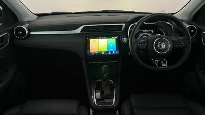 2023 MG ZST interior