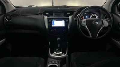 2016 Nissan Navara interior