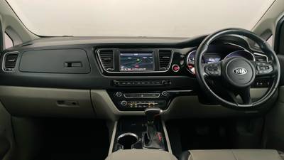 2018 KIA CARNIVAL interior