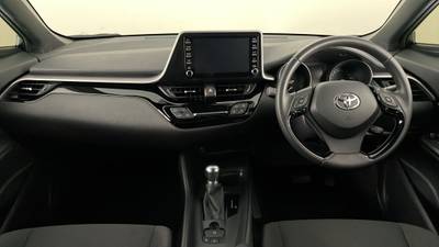 2022 TOYOTA C-HR interior