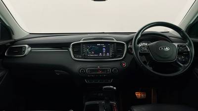2019 KIA SORENTO interior