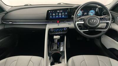 2023 HYUNDAI i30 interior
