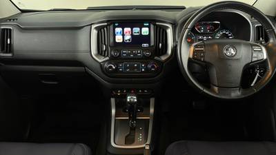 2018 HOLDEN COLORADO interior