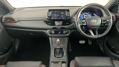 2022 HYUNDAI i30 interior