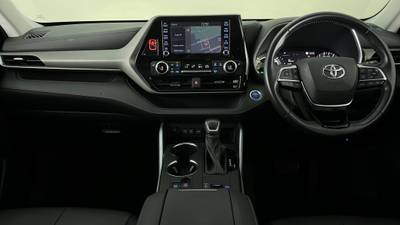 2021 TOYOTA KLUGER interior