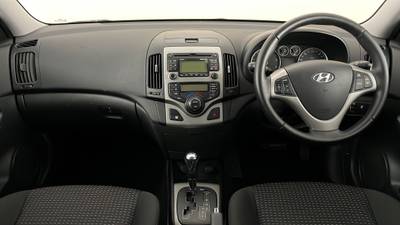 2011 HYUNDAI I30 interior