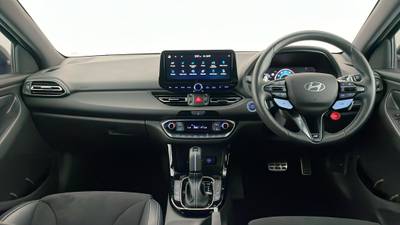 2024 HYUNDAI i30 interior