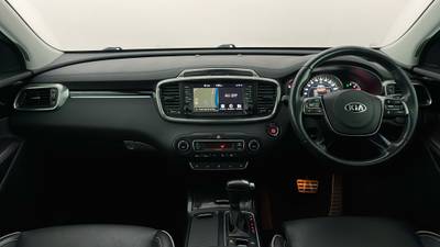 2017 KIA SORENTO interior