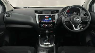 2022 NISSAN NAVARA interior