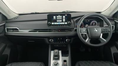 2023 MITSUBISHI OUTLANDER interior