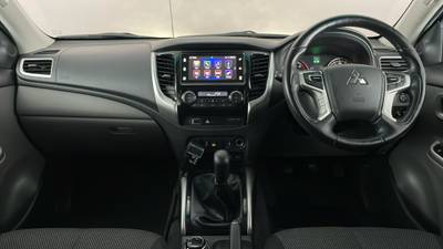 2018 MITSUBISHI TRITON interior