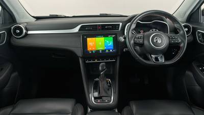 2022 MG ZST interior