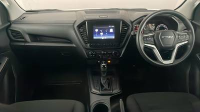 2023 ISUZU D-MAX interior