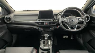 2019 KIA CERATO interior