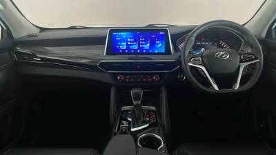 2023 LDV D90 interior