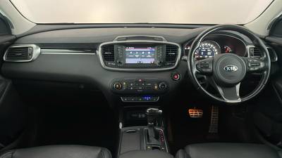 2016 KIA SORENTO interior
