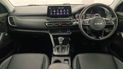2022 Kia Seltos interior