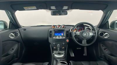 2017 Nissan 370Z interior