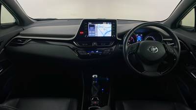 2022 TOYOTA C-HR interior