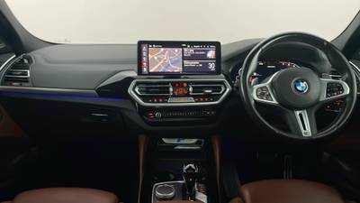 2022 BMW X4 interior