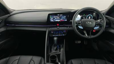 2022 HYUNDAI I30 interior