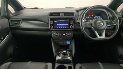 2020 NISSAN LEAF interior
