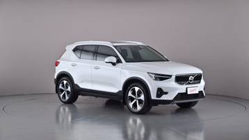 2022 VOLVO XC40