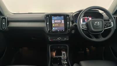 2022 VOLVO XC40 interior