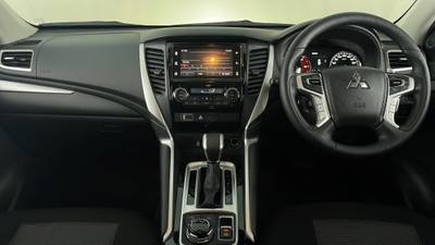 2019 MITSUBISHI PAJERO SPORT interior