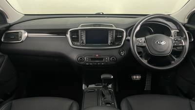 2019 KIA SORENTO interior