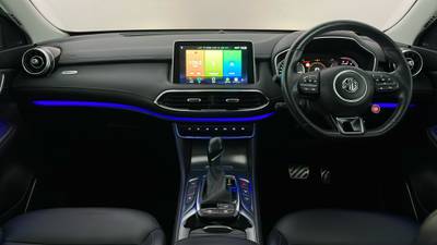 2022 MG HS interior