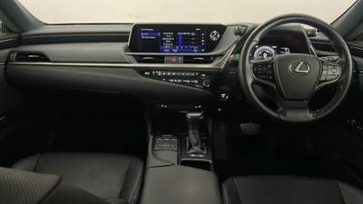 2020 Lexus ES300h interior