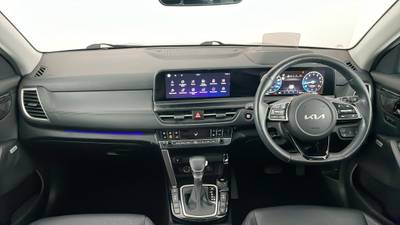 2022 Kia Seltos interior