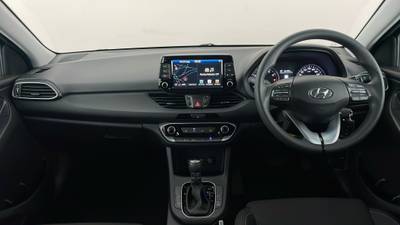 2018 HYUNDAI I30 interior
