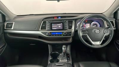 2016 TOYOTA KLUGER interior