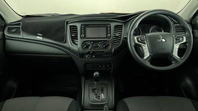2019 MITSUBISHI TRITON interior