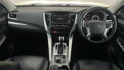 2016 MITSUBISHI PAJERO SPORT interior