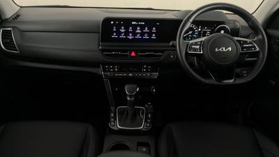 2023 KIA SELTOS interior