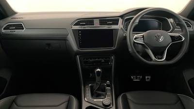 2022 VOLKSWAGEN TIGUAN interior