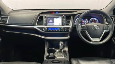 2016 TOYOTA KLUGER interior