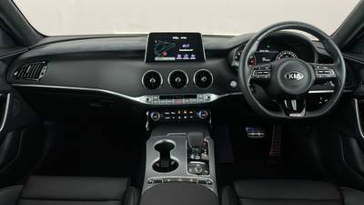 2019 KIA STINGER interior