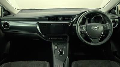 2017 TOYOTA COROLLA interior